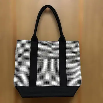 sasicco 사시코 오비 토트백 화이트와 블랙 체크 패턴