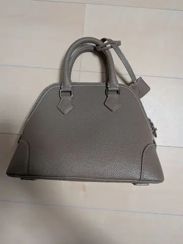 mila owen의 와이드 숄더 보스턴 백