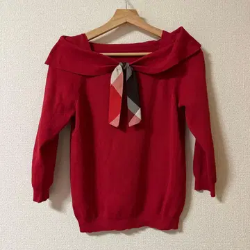 오프숄더 리본 니트 스웨터 블루 라벨 BLUElabel