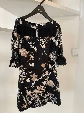 [ PATRIZIA PEPE ] 꽃무늬 레이스 플레어 슬리브 원피스