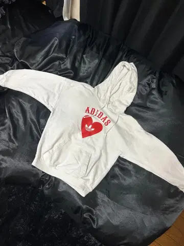 adidas 하트 프린트 후드티 S 사이즈