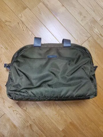 agnes b. 보스턴 백 올리브 그린