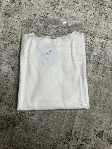 FRAMeWORK 슬라브 베어 풀오버 화이트