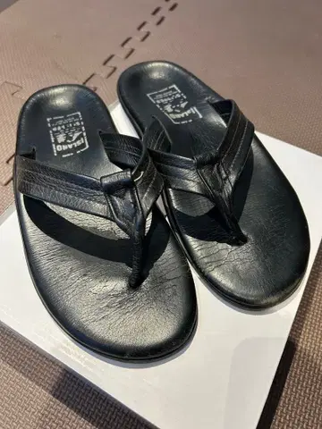 Island slipper 블랙 샌들