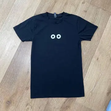 BoysWithUke 블랙 T셔츠 눈과 기타 디자인