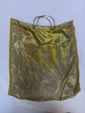 릴리 브라운 골드 나일론 토트백