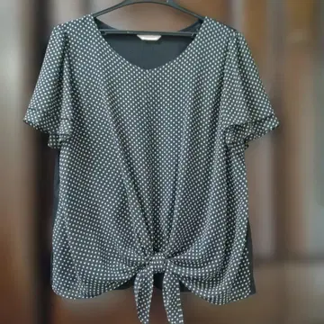 Rose Tree 42 반팔 도트 무늬 앞 리본 묶음 상의