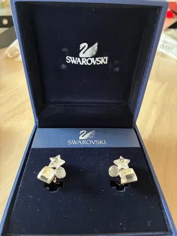 SWAROVSKI 스와로브스키 귀찌 별 스타 크리스탈 상자