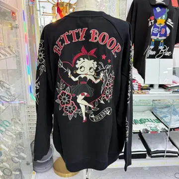 (63) 베티 부프 블랙 맨투맨