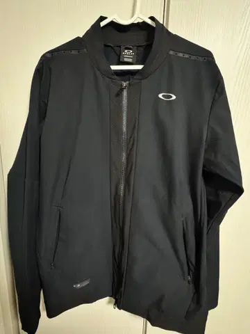 Oakley 블랙 자켓