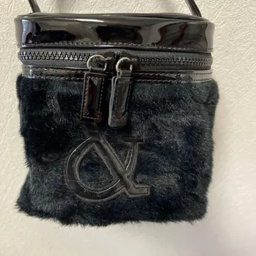 Pinky&Dianne 블랙 퍼 파우치