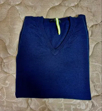 네이비 V넥 니트 스웨터