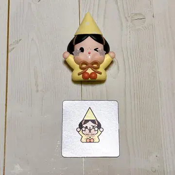 popmart crybaby crying to the moon 01