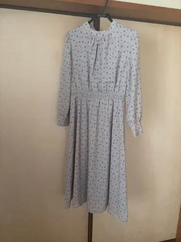 세탁 가능한 2WAY 리본 프린트 원피스