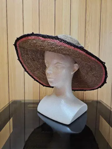 넓은 챙의 밀짚모자 베이지, 다크 브라운과 핑크 라인