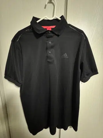 adidas 블랙 피케 셔츠 뒷면 빨간색 스트라이프