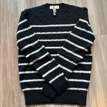 투모로우랜드 보더 니트