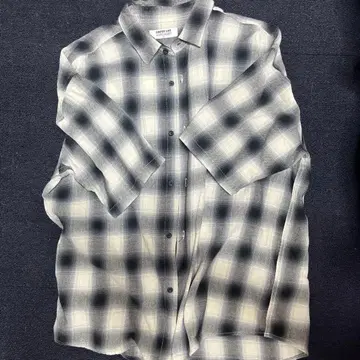 LIMITED LINE 체크 무늬 긴팔 셔츠