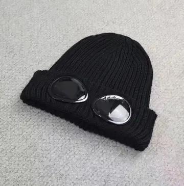 C.P. Company 고글 니트 모자