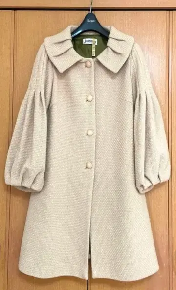 호코모모라 베이지 벌룬 슬리브 롱 코트