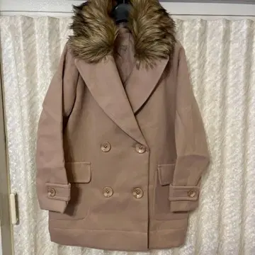 dazzlin 베이지 퍼 자켓