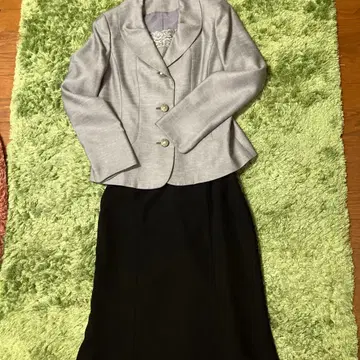 11호, 세레모니 수트 실버 자켓 블랙 스커트 세트