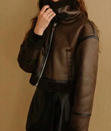 다크 브라운 가죽 숏 기장 자켓