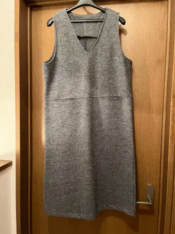 울 100% 그레이 슬리브리스 점퍼 스커트