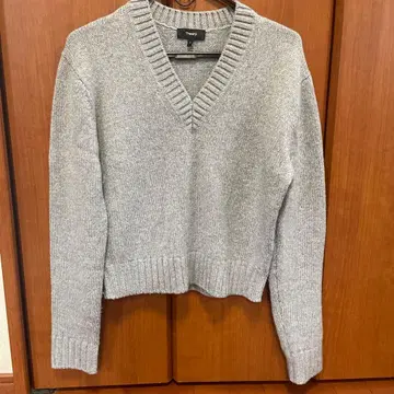 [ 연말 세일 ] Theory 그레이 V넥 니트