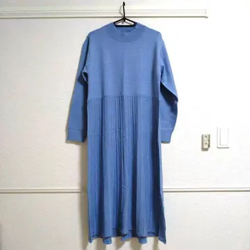 KEYUCA 라메 플리츠 절개 니트 원피스