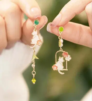 100% 새상품 고양이와 꽃/벚꽃 디자인 귀걸이