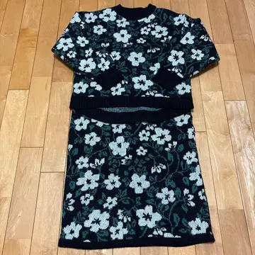 RODEO CROWNS 꽃 패턴 니트 스웨터와 스커트 셋업