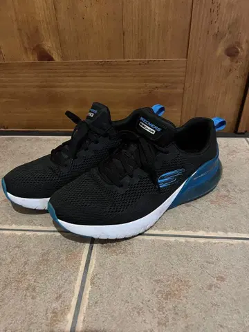 SKECHERS 블랙/블루 스니커즈