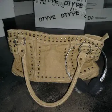 DTYYPE 스터드 핸드백 그런지