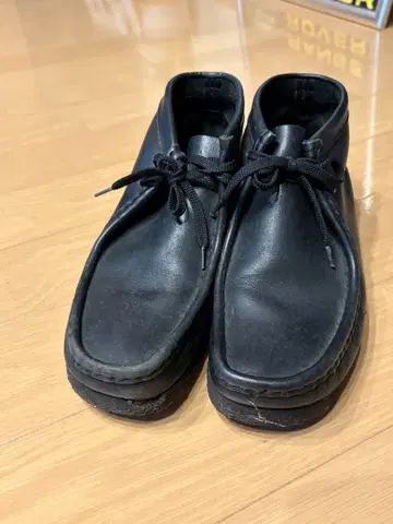 블랙 가죽 하이컷 신발