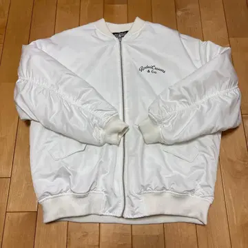 로데오 크라운즈 화이트 점퍼 M 사이즈