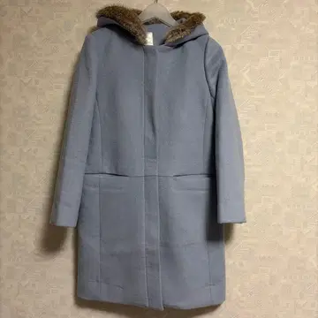 Te chichi 라이트 블루 후드 부착 코트