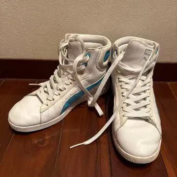 PUMA 화이트/블루 하이컷 스니커즈 24cm