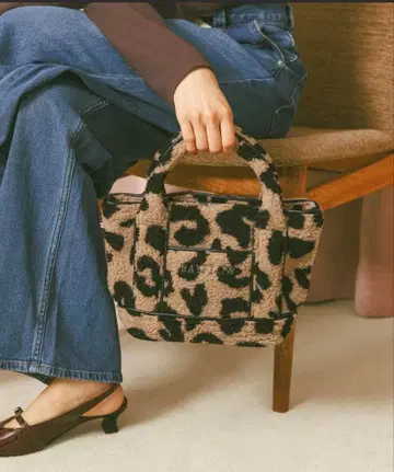 BAYFLOW 레오파드 보아 로고 토트 S