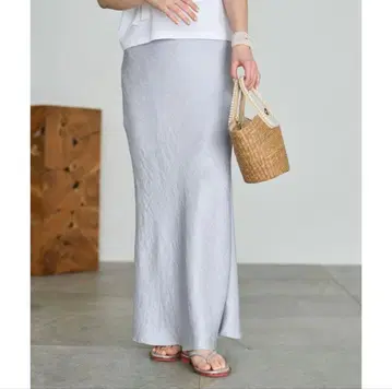 반짝이는 새틴 롱 내로우 스커트