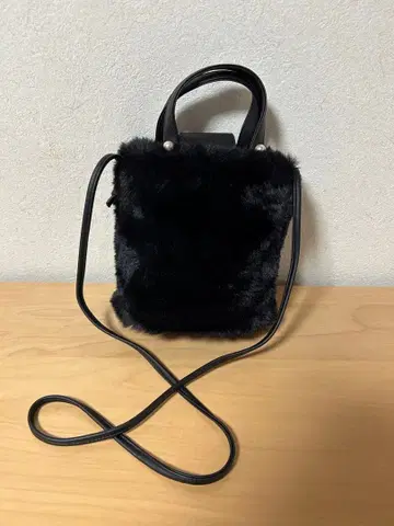 [ 미사용 ] &Love 에코 퍼 숄더백 블랙