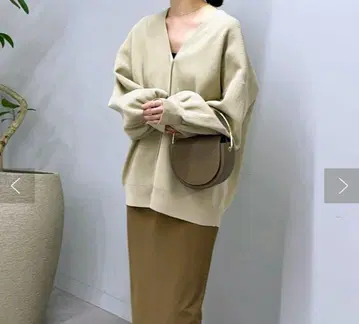 베이지 V넥 리브 가디건