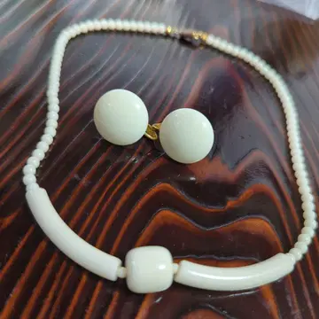 화이트 비즈 뱀문석 목걸이 오팔 귀찌 세트 단백석