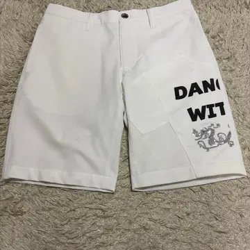 화이트 숏팬츠 DANCE WITH