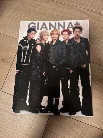 GIANNA+ 잡지 wildblue 표지