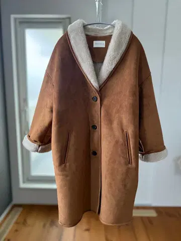 한국 UNDERSTANDING 무스탕 코트/onniii