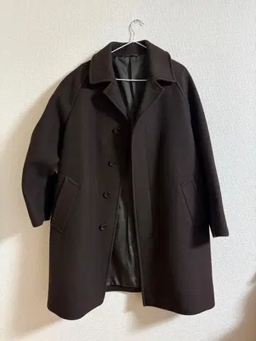 다크 브라운 버튼 코트