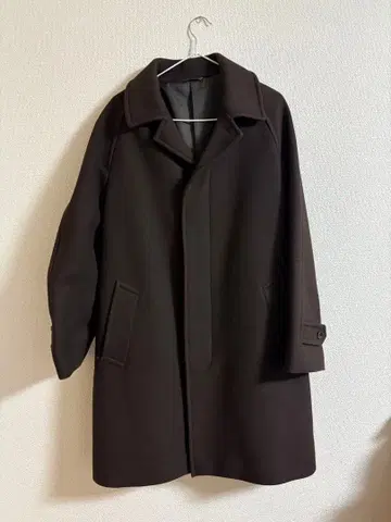 다크 브라운 버튼 코트