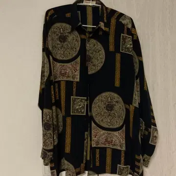 기하학 패턴 블랙 긴팔 드레스 셔츠