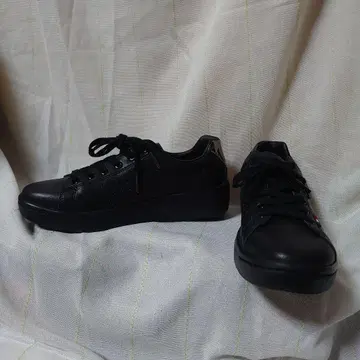 새상품급 르꼬끄 스포르티브 블랙 스니커즈 JP 24.0cm